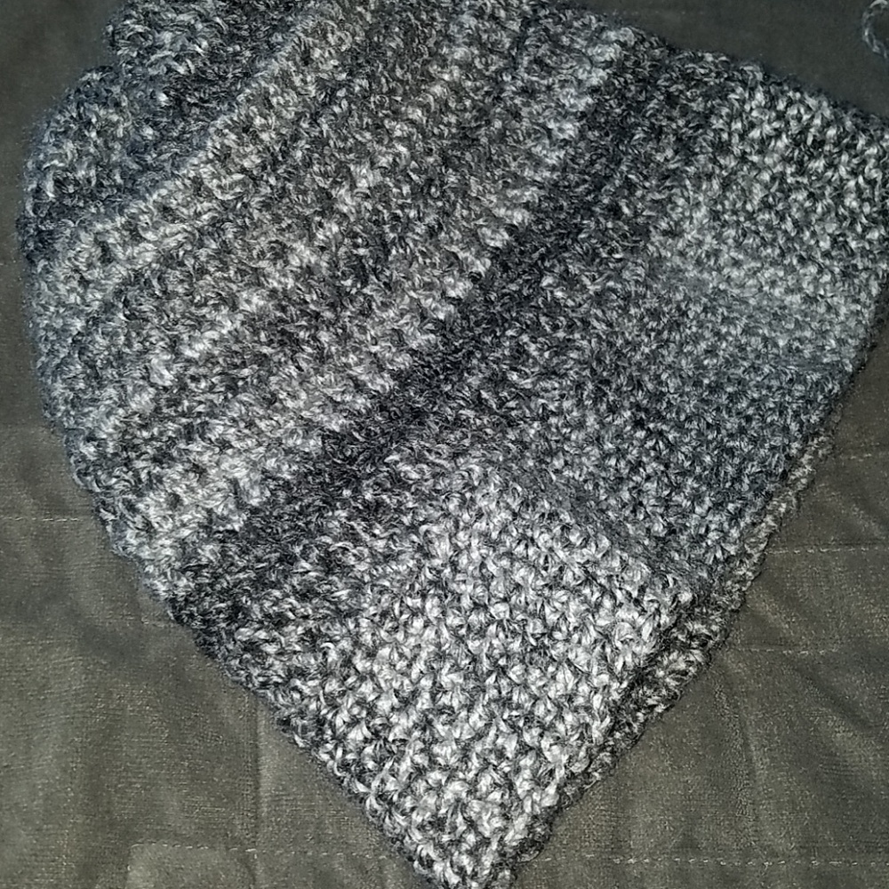 Handmade beanie - Picture 3 of 6